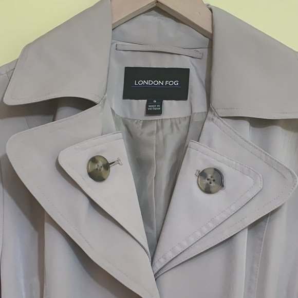 London Fog Classic British Khaki Belted Button Down Water-Resistant Trench Coat - Picture 4 of 16